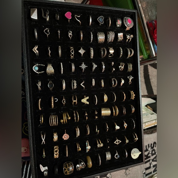 Like this listing to be notified when I go live, hope to see you there 🫶🏼❤️🥰 - Picture 9 of 10